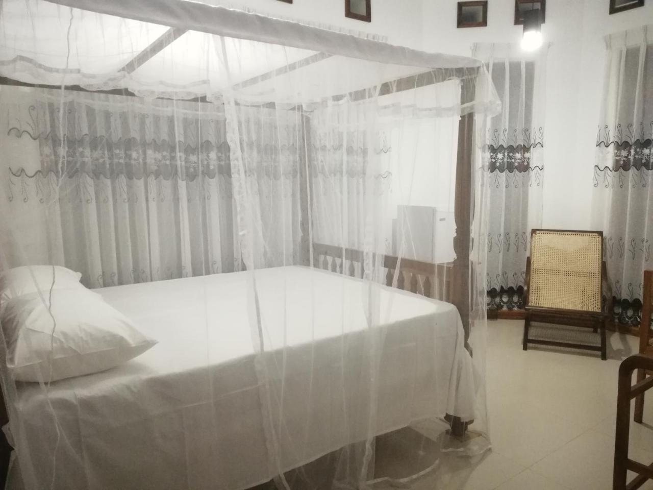 Air Port 5 Minutes Super Clean Upul Bed and Breakfast Negombo Eksteriør billede
