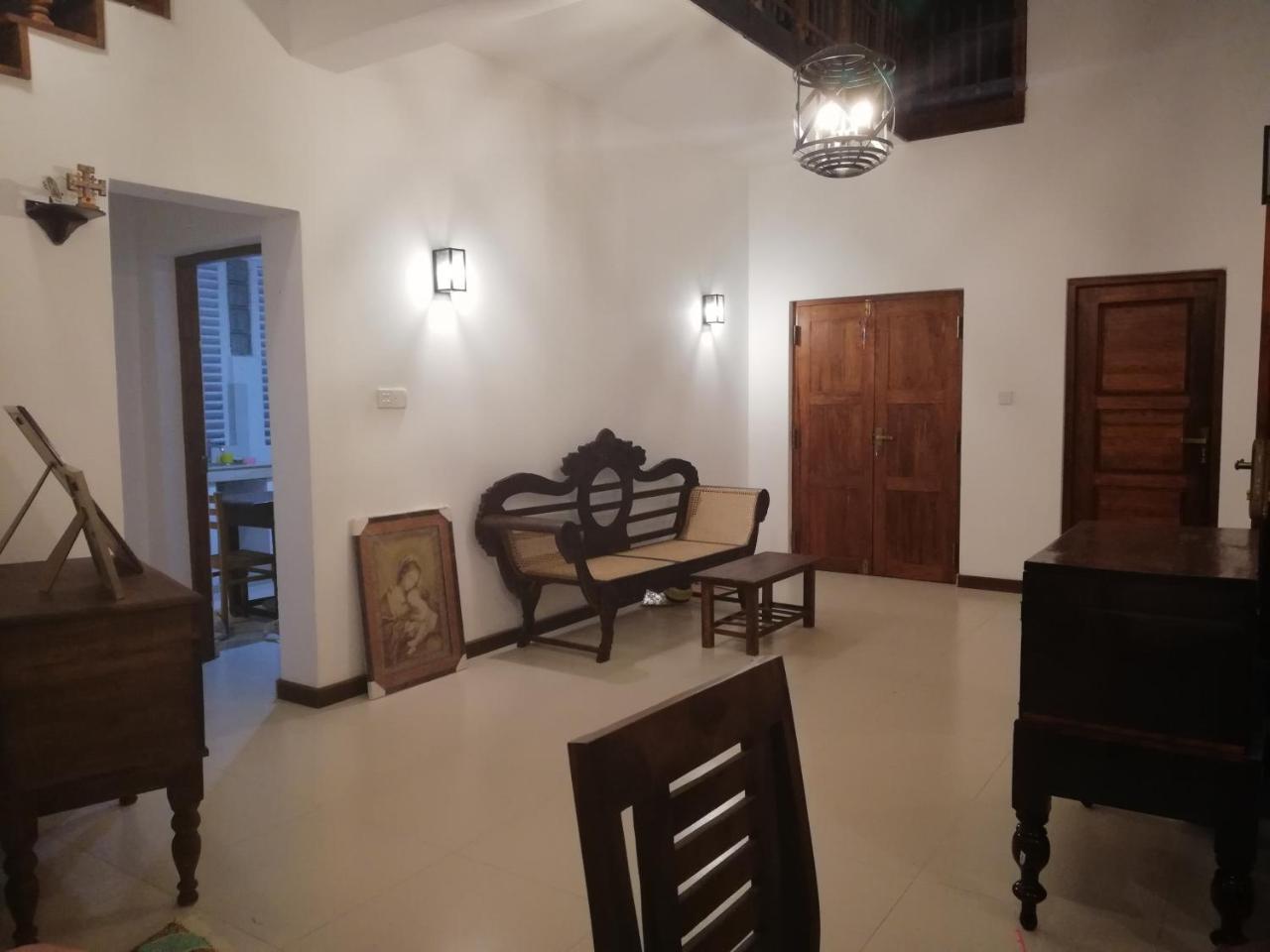 Air Port 5 Minutes Super Clean Upul Bed and Breakfast Negombo Eksteriør billede