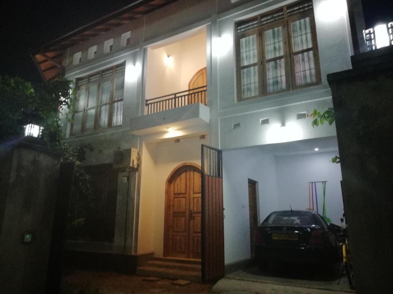 Air Port 5 Minutes Super Clean Upul Bed and Breakfast Negombo Eksteriør billede