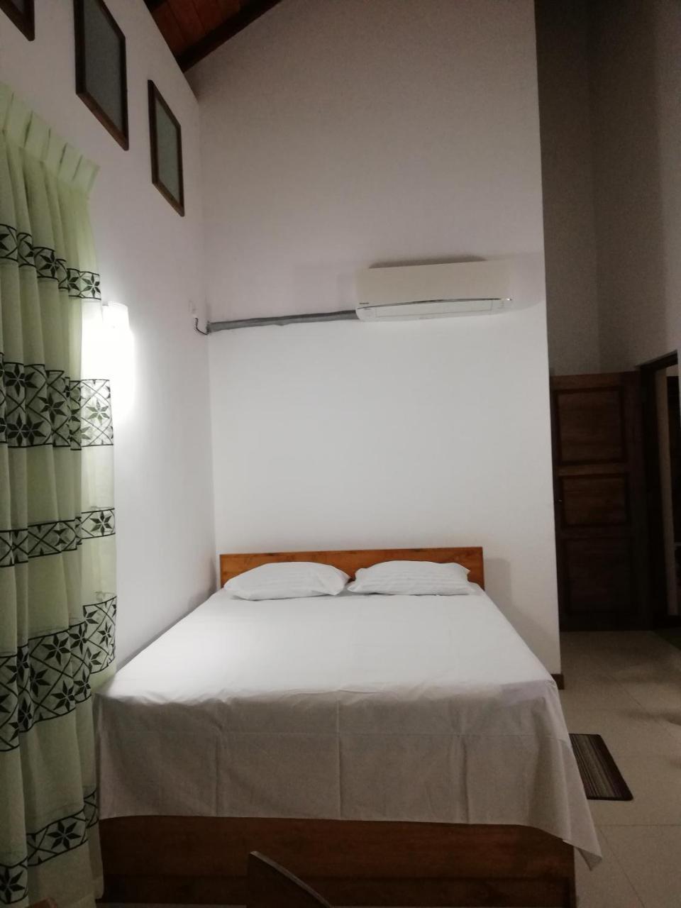 Air Port 5 Minutes Super Clean Upul Bed and Breakfast Negombo Eksteriør billede