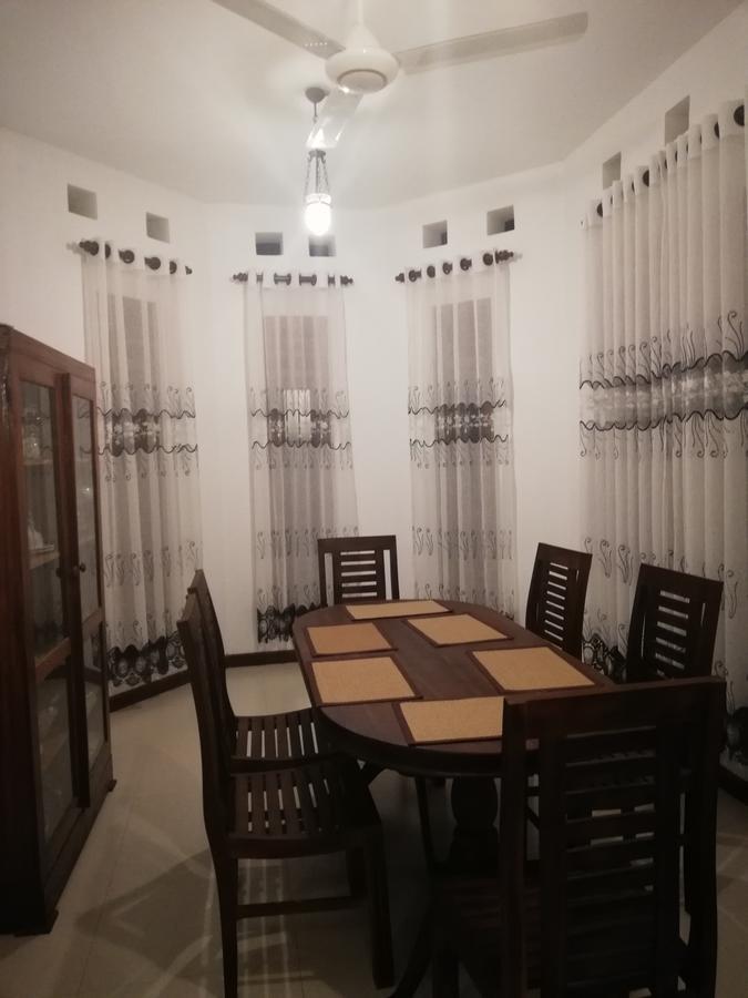 Air Port 5 Minutes Super Clean Upul Bed and Breakfast Negombo Eksteriør billede