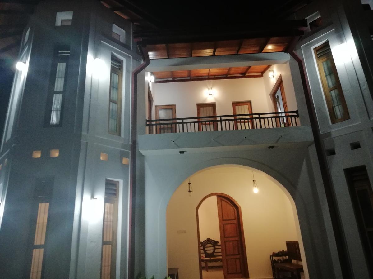 Air Port 5 Minutes Super Clean Upul Bed and Breakfast Negombo Eksteriør billede