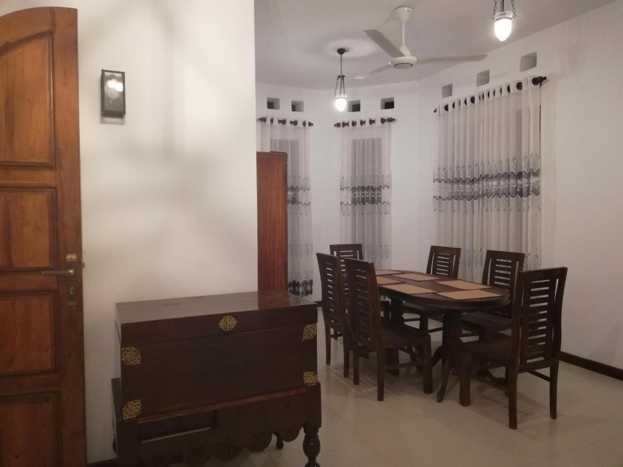 Air Port 5 Minutes Super Clean Upul Bed and Breakfast Negombo Eksteriør billede