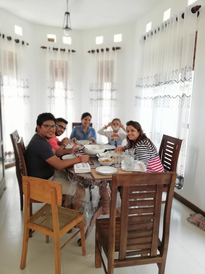 Air Port 5 Minutes Super Clean Upul Bed and Breakfast Negombo Eksteriør billede