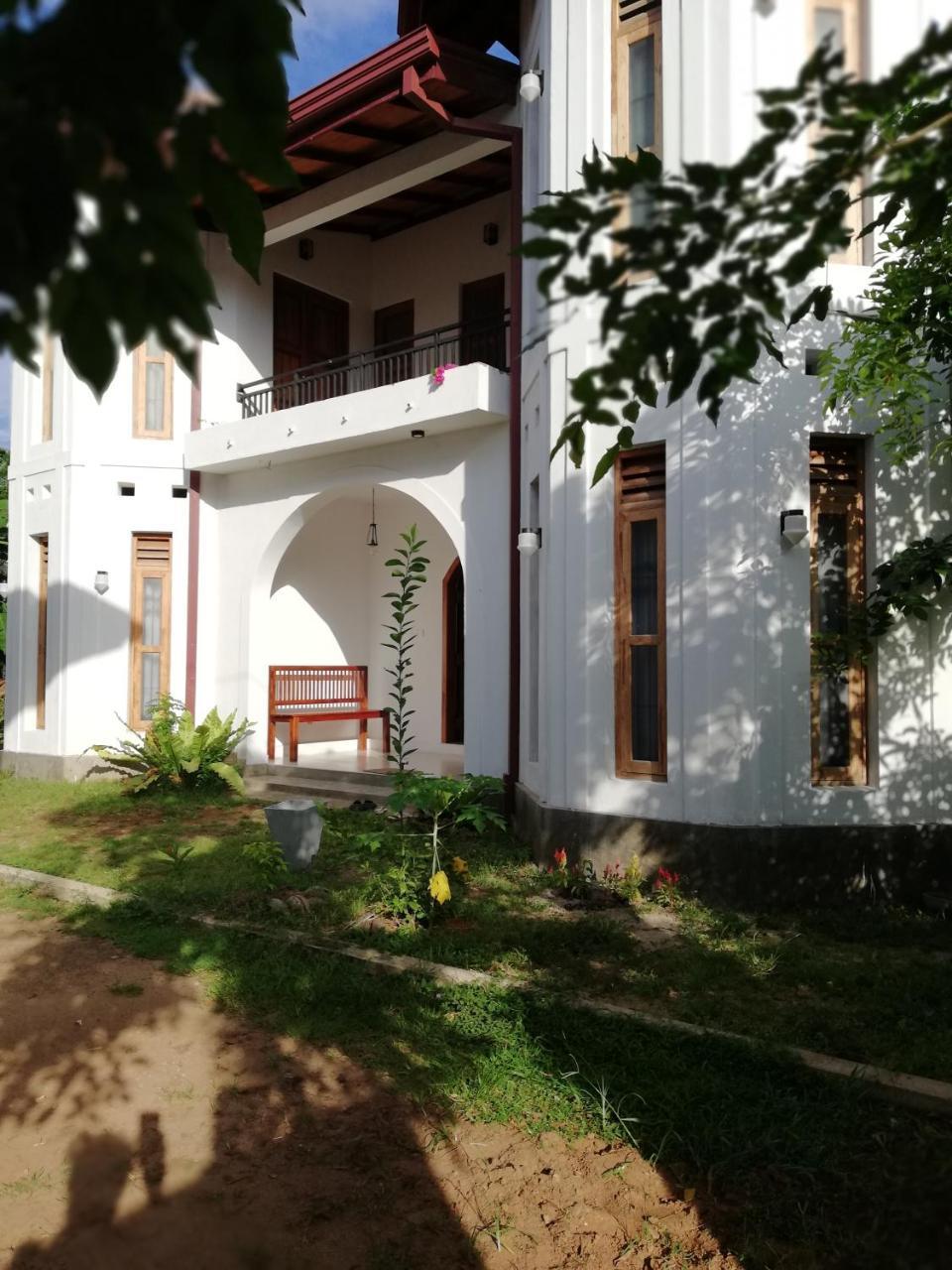 Air Port 5 Minutes Super Clean Upul Bed and Breakfast Negombo Eksteriør billede