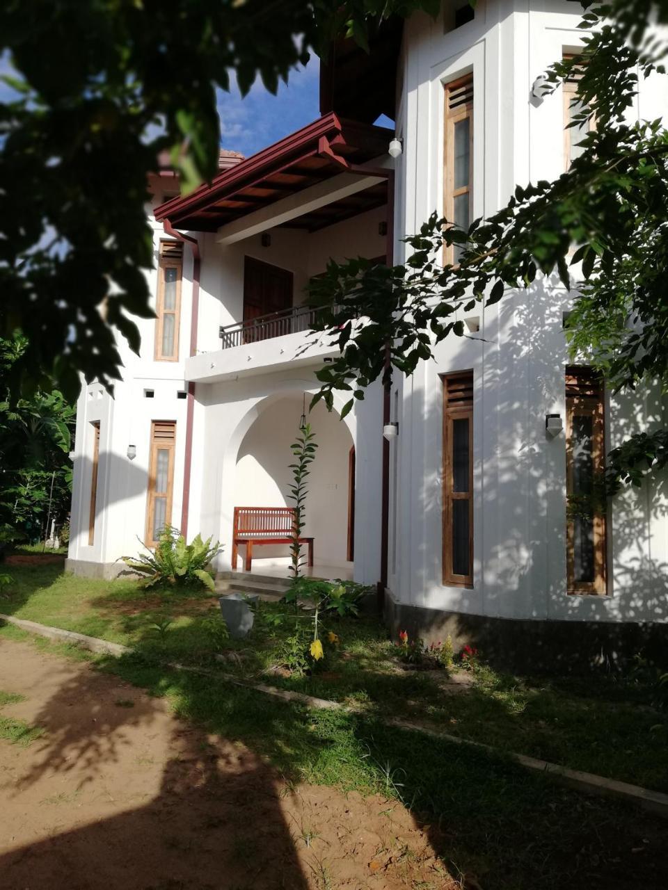 Air Port 5 Minutes Super Clean Upul Bed and Breakfast Negombo Eksteriør billede