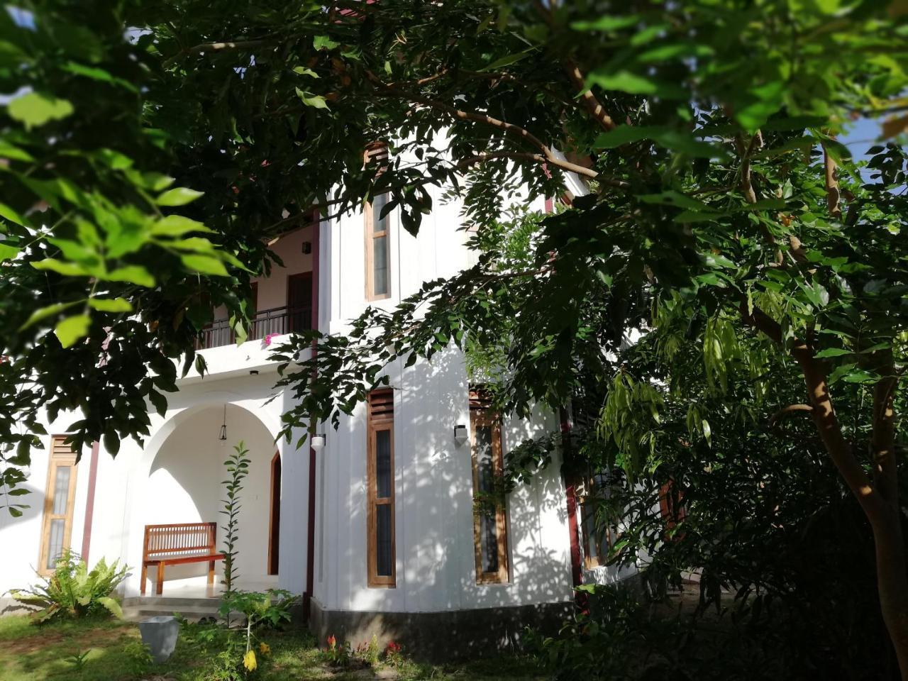 Air Port 5 Minutes Super Clean Upul Bed and Breakfast Negombo Eksteriør billede