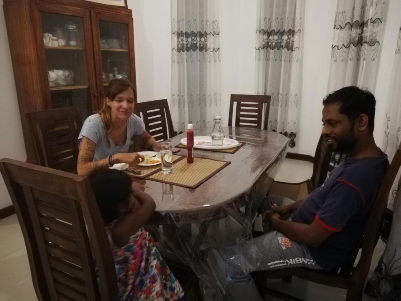 Air Port 5 Minutes Super Clean Upul Bed and Breakfast Negombo Eksteriør billede